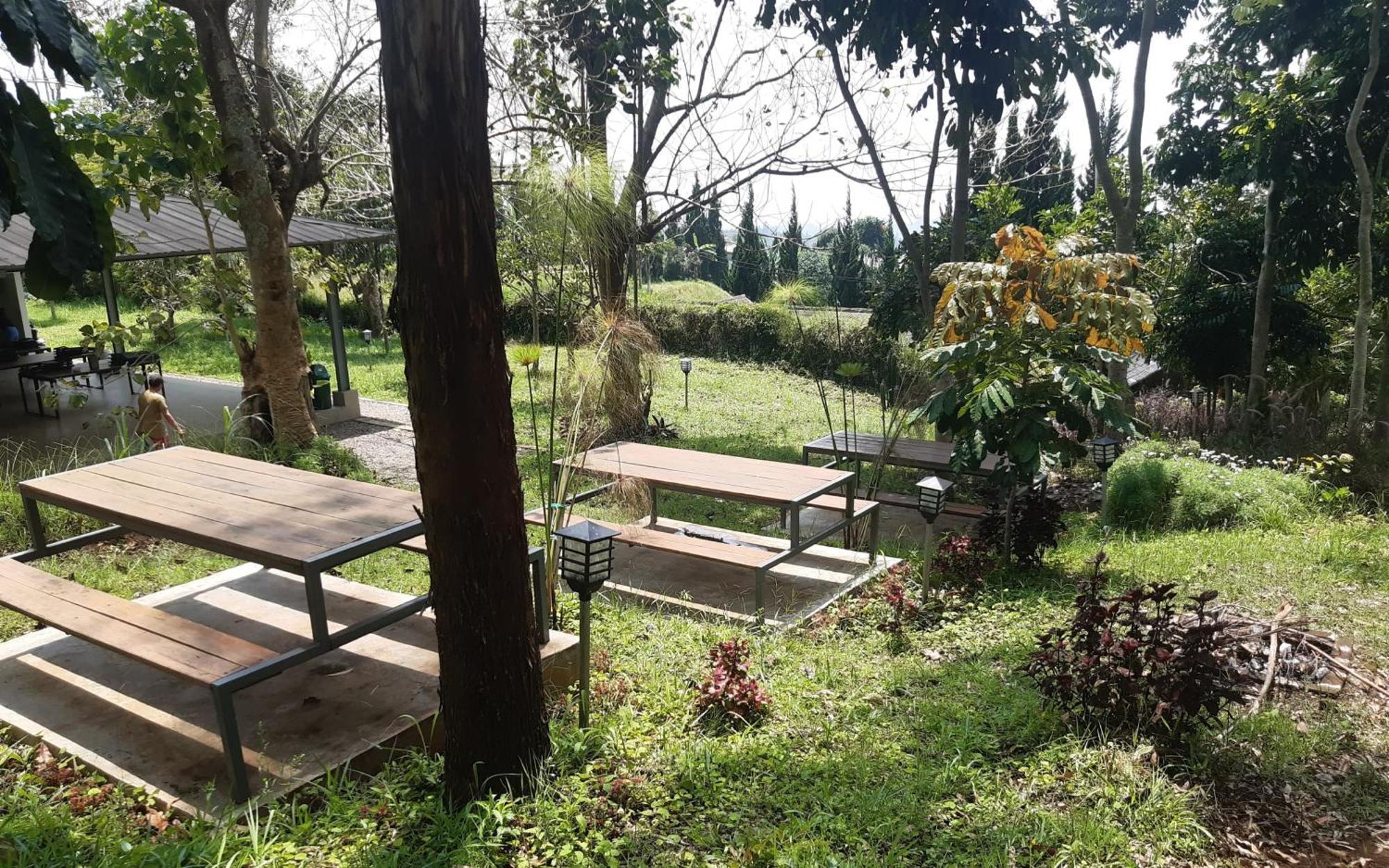Hotel Bukit Pinus Tegalharendong Buitenkant foto